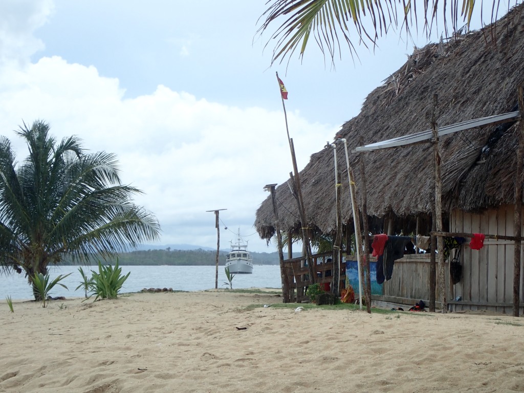 Isla Pinos Beach Bar, San Blas Panama